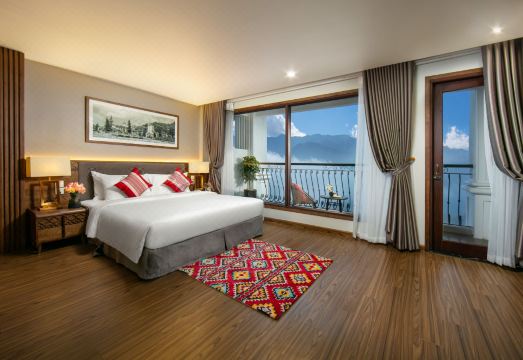 2. 데라솔 사파 호..