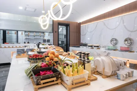 Atour Hotel Xi'an High-speed Rail North Station North Square Отели рядом с достопримечательностью «Xi'an Jiaotong University City College»