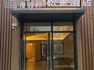 HENTIQUE PINECONE HOTEL