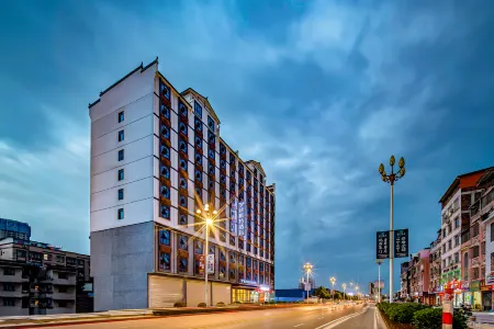 Yester Hotel (Yizhou Longxi Road Station Branch) Отели рядом с достопримечательностью «Xiajian River Scenic Area»