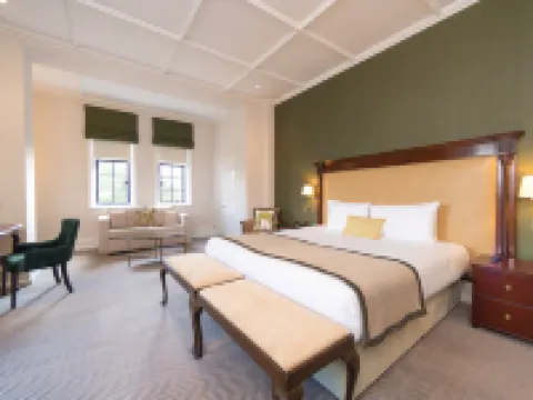 ดิ เอลเวแทม โรงแรมในHook