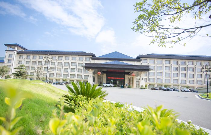 Quannan Yangminghua International Garden Hotel