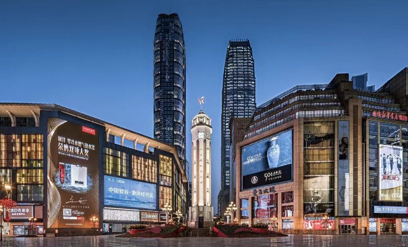 Qimen Theme Hotel 객실 내부 및 도시 전망