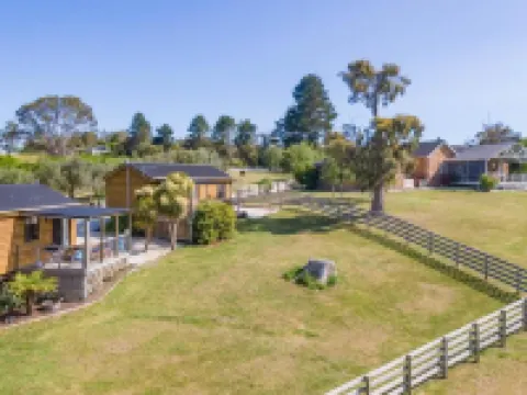 Hazelcreek Cottages Hotels in Lanena