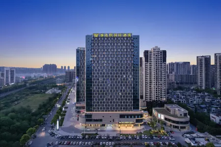 Vienna International Hotel Отели рядом с достопримечательностью «Xiufengshan Park»