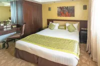 Nairobi Safari Club by Swiss-Belhotel - balcony