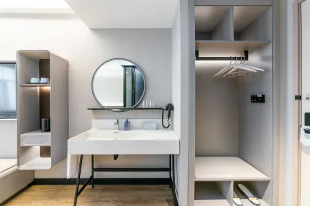 HanTing Hotel (Alxa Left Banner Helan Road) Отели рядом с достопримечательностью «Dingyuanying Ancient Town»