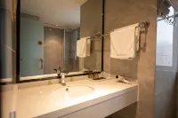 Romantic Manwu Hotel (Hengyang High-speed Railway Station Wuhu Wanda Shop) - Kitchens