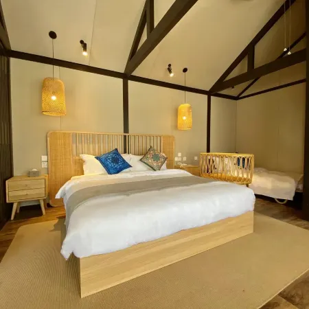 Beidi Mountain Mid-level Wild Luxury Hotel