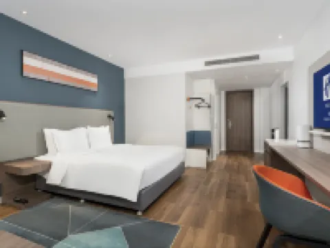 西寧高速鉄道駅ホリデイ イン エクスプレスホテル 西寧のホテル