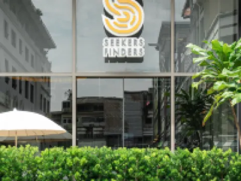Seekers Finders Rama IV Hotel SureStay Collection by BW Hotels near 泰國中華會館 Chonghwa Chinese School