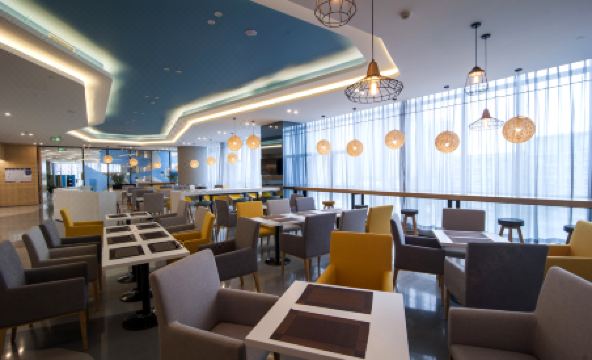 Holiday Inn Express Yantai Wanhang - Housity