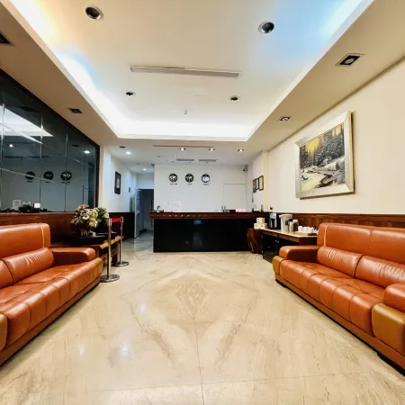 Mucha Boutique Hotel Отели рядом с достопримечательностью «Счастливая станция»