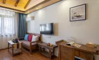 Floral Hotel·Lijiang Yunxinzhu Hotel (Shuhe Ancient Town Sifang Street Store) فنادق في ليجيانغ