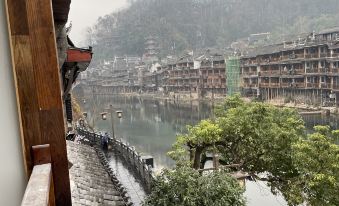 Rainbow Bridge Youth Hostel(Fenghuang ancient city)