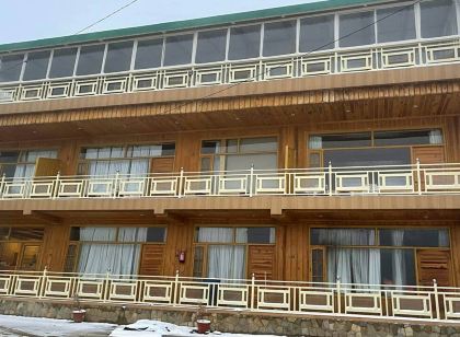 The Royals Apricot Garden