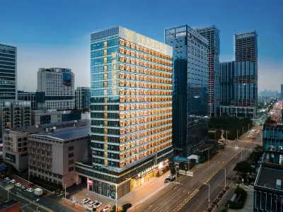 Vienna International Hotel (Shenzhen Baolong Metro Station) Hotels near Tianhong (Pingshan Shop)