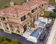 Yangjiang Hailing Island Haishu Homestay Hotels in Evergrande Hawaii