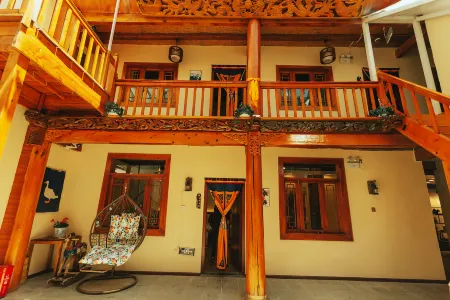 Shangri-La Xianggeya Residence (Dukezong Ancient City Branch)