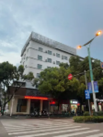 Magnolia Hotel (Qizilou Branch, Lishui University)
