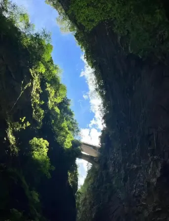 Hefeng Zhujia Xiaoyuan