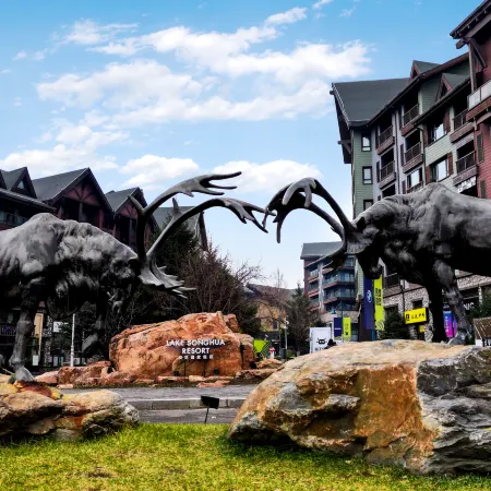 Qingshan Muxue Hotel (Vanke Songhua Lake Resort)