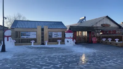 北極村雪人木屋