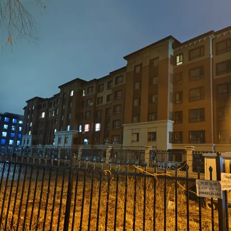 Light Luxury Banshan Hot Spring B&B (Tourism College Branch)