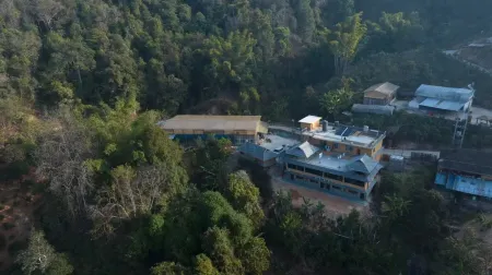 Lancang Wengwa Ancient Village Erhong Inn