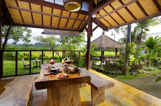 Lumbung Asri Cottage Отели рядом с достопримечательностью «Kantor Perpustakaan Pemerintah Kabupaten Badung»