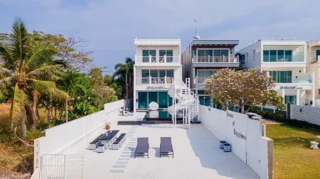 Private Breeze Seafront 4BR Pool Villa - VVP31.16 Отели рядом с достопримечательностью «Paradise Ocean View Condominium»