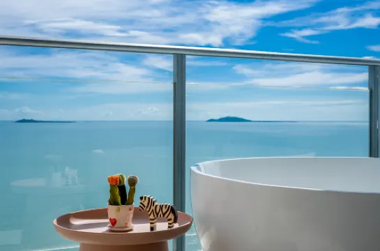 Sanya Longqi Seaview Design Homestay (Sanya Bay Coconut Dream Corridor Store)