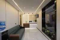 Huangji Hotel (Kunming Railway Station Shuangqiao Night Market)