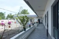 拾叄間·Thirteen Rooms 山野簡奢度假美宿（精河店）