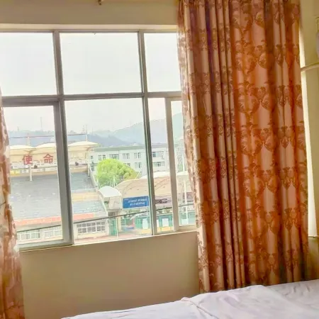 Longling Jinlong Hotel