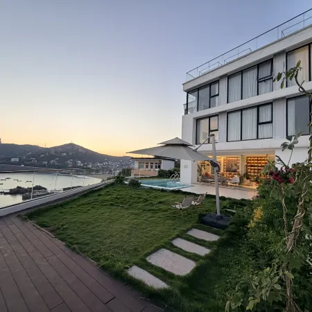 HI-SEA HOUSE