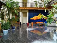 Yujian Qilan Boutique Stay (Feilai Temple Meili Snow Mountain Scenic Area) - جديد