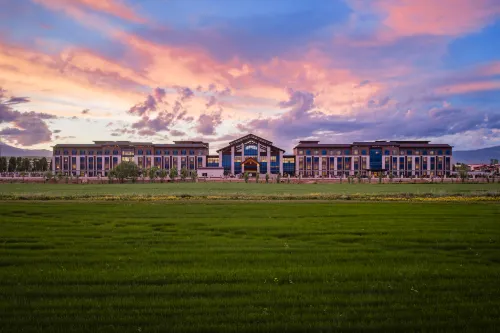 Xiate Holiday Hotel (Zhaosu Wetland Park) - 주차장