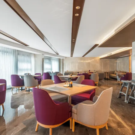Lavande Hotel (Guiyang North High-speed Railway Station Maotai International Center)
