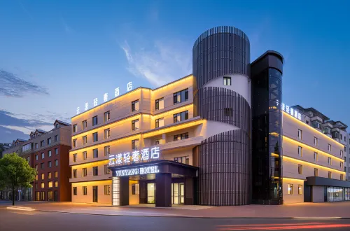 Yunyang Light Luxury Hotel (Hunchun Bohai Ancient Town Seafood Street) - 3-Star