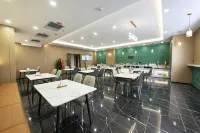 EZZI Hotel (Huijia Times Hami Shopping Center) - balcony