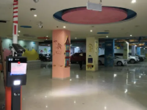 Qinyue Hotel (Zigong Lantern Park FanHua 1939 Shopping Plaza) Hotels in Zigong