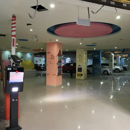 Qinyue Hotel (Zigong Lantern Park FanHua 1939 Shopping Plaza)