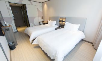 HanTing Hotel (Changchun Jingyue Changying Century City)