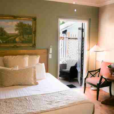 Grass Valley Courtyard Suites Rooms