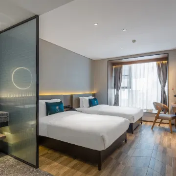Yangshuo Percent Hotel  (West Street Li River  )
