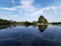 Zhaoqing Loves to Stay at Home Hotel