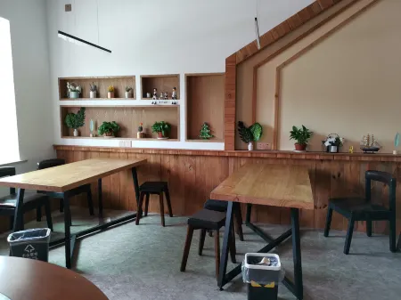 Feifan Lintingting Guesthouse Отели в г. Юньхэ