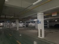 IU酒店(武汉建港地铁站店) - 停车场