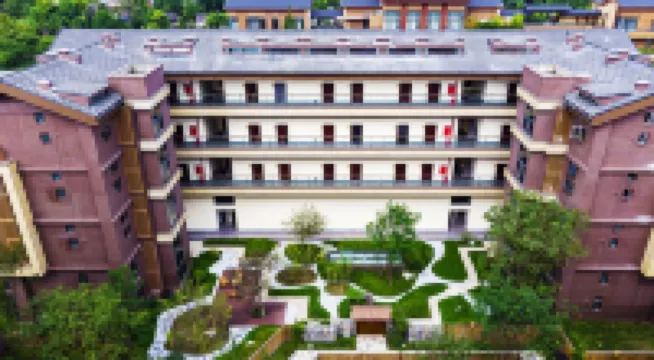 คอร์ทยาร์ดฟลาวเวอร์ฟอลล์ทเวลฟ์ เขาชิงเฉิง โรงแรมใกล้พระราชวังหลวงเชียง